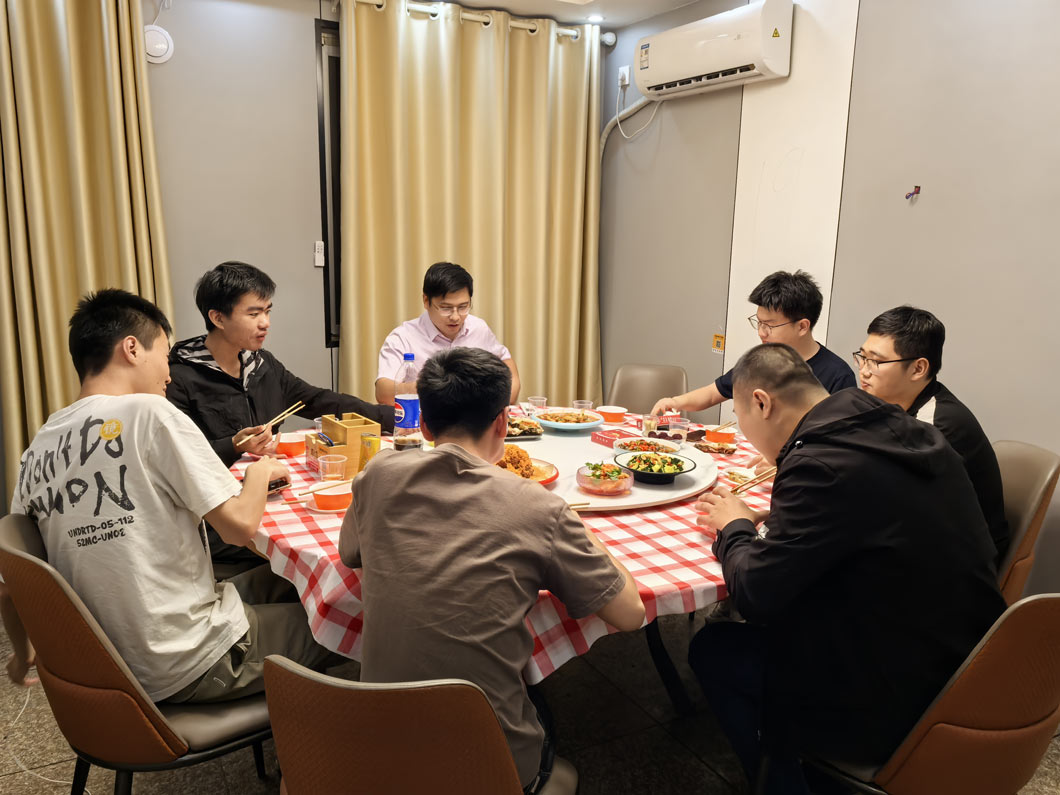 工作之余話家常，團隊凝聚添動力